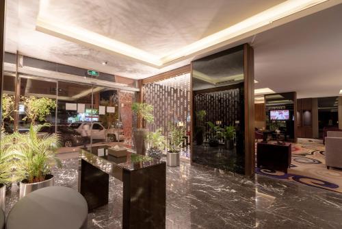 Park House Hotel Suite in Al Wuroud