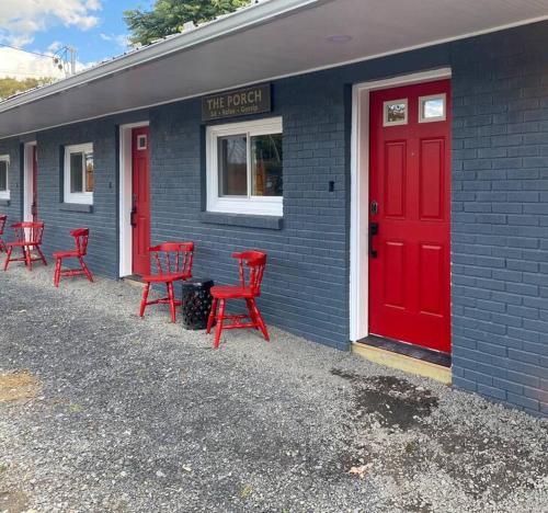 Murphys Law Inn 2 in Hancock (MA)