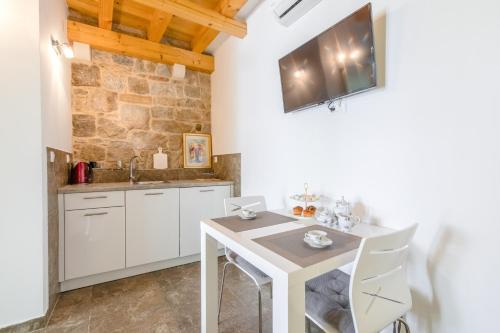JeS Old Town Luxury Rooms 4