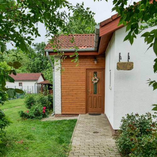 Bejárat, Cseresznyés Apartman (Cseresznyes Apartman) in Berekfürdő