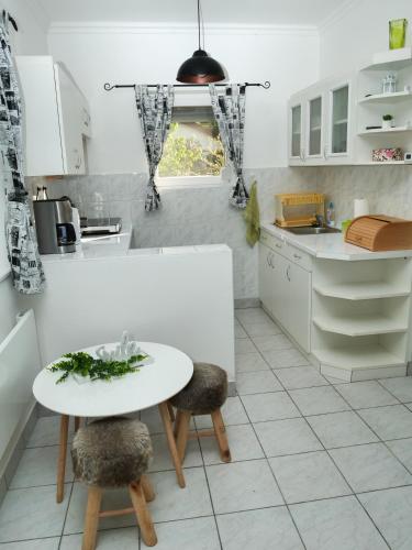 Konyha, Cseresznyés Apartman (Cseresznyes Apartman) in Berekfürdő