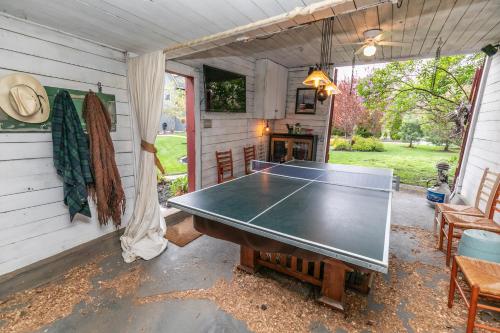 Riverside Gables Bed and Breakfast – Berea, OH