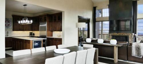 Cassidy Ridge Penthouse by Exceptional Stays - image 7