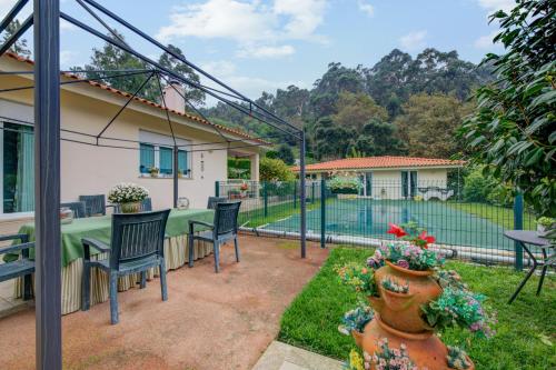 3 bedrooms house with shared pool enclosed garden and wifi at Afife 1 km away from the beach gîte à louer Barrosa