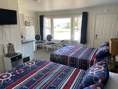 Pure Paradise Resort in Carp Lake, USA