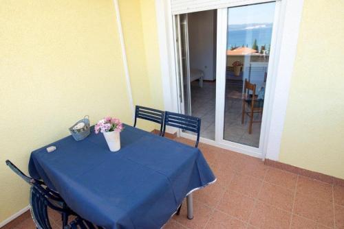 Apartment in Duce with sea view, balcony, air conditioning, Wi-Fi (132-6)