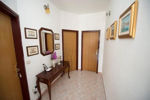 Apartment in Duce with sea view, balcony, air conditioning, Wi-Fi (132-6)