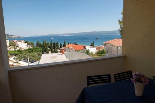 Apartment in Duce with sea view, balcony, air conditioning, Wi-Fi (132-6)