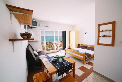 Studio Apartment in Duce with Sea View, Terrace, Air Conditioning, Wi-Fi (4167-2) in Duce