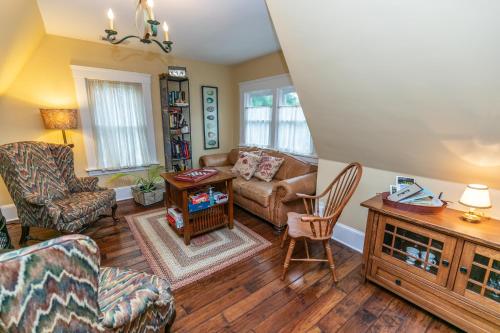 Riverside Gables Bed and Breakfast – Berea, OH