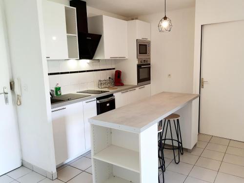 Charmant appartement avec terrasse et jardin au calme Proche Bus Métro 4