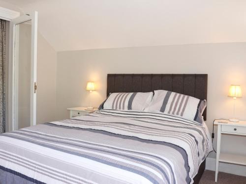 Brook Cottage - image 14