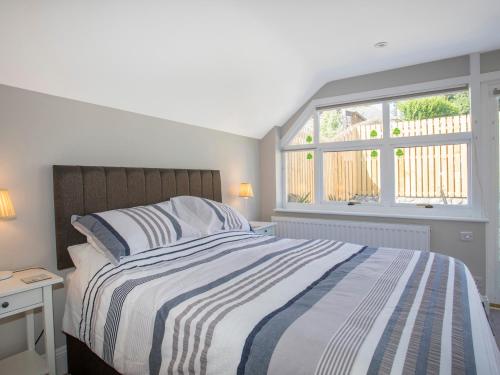 Brook Cottage - image 9