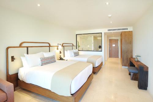 2 queen beds