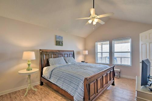 Beachfront Galveston Getaway with Deck and Views! - image 8