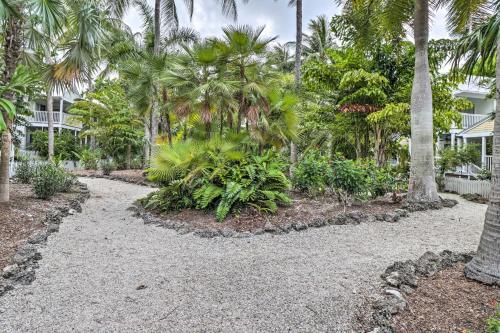 Charming Boho Breeze Retreat with Pool Access - image 10