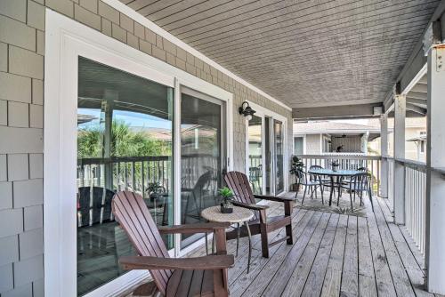 Walk to Beach Condo with Deck in Indian Shores in Clearwater Beach, USA