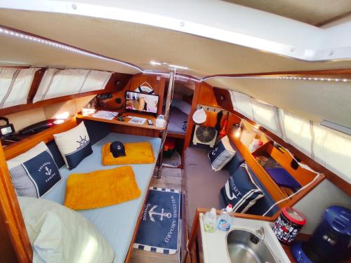 Nuit insolite a bord d'un voilier en plein centre ville de Sete Vue mont saint clair et Theatre de l - Sete