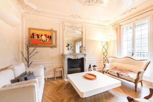 Nice apartment near Champs-Elysees Ternes Paris