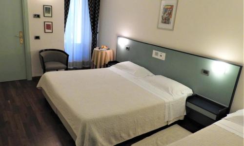 Deco Hotel - image 3