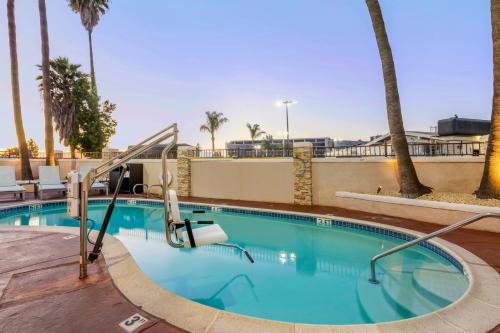 Swimming pool, Comfort Inn San Diego Miramar in Miramar / Kearny Mesa