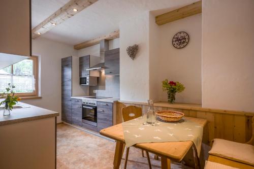 ห้องครัว, Grittlmuhle Chalet Ferienwohnungen in โมเซิน