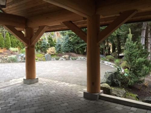 Beautiful 5 Bedroom Log Home with Spectacular Views