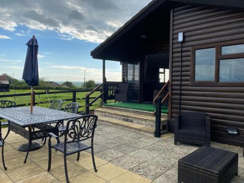 Rew Farm Country & Equestrian Accommodation - Sunrise Lodge, , Wiltshire