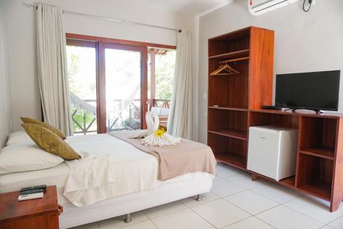 1 queen bed, 1 sofa bed