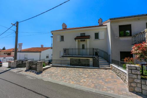 Apartment Mira