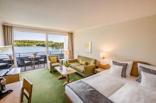 Double Room with Balcony and Lake View