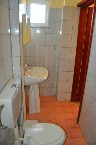Vai Rent Rooms - Tap to explore photos