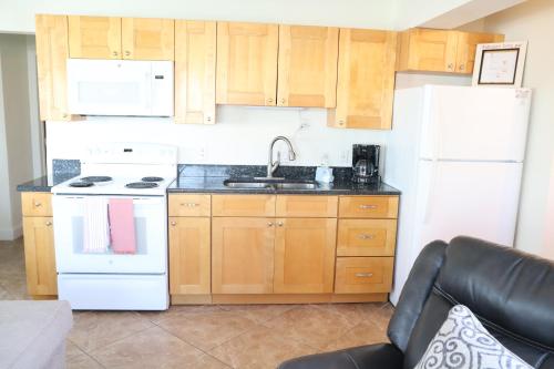 Oceanside, pet friendly, 2/2 smart home with paddle equip.-SUPs, kayaks in Marathon, USA