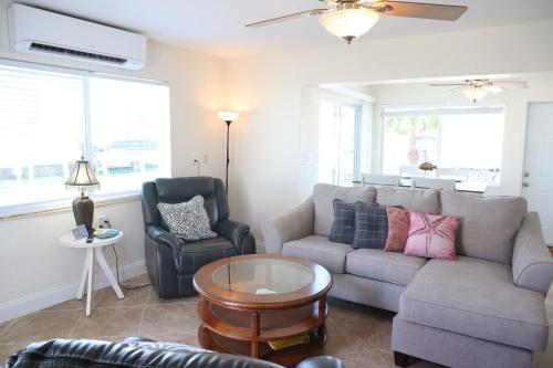 Oceanside, pet friendly, 2/2 smart home with paddle equip.-SUPs, kayaks in Marathon, USA