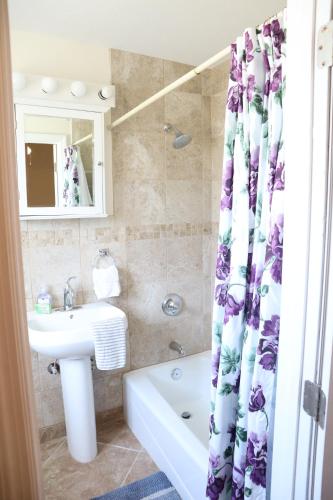 Oceanside, pet friendly, 2/2 smart home with paddle equip.-SUPs, kayaks in Marathon, USA