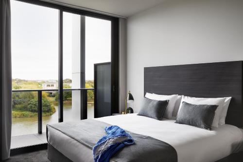 Superior One-Bedroom Apartment – Lakeview