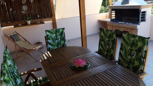  House with beautiful view near sea, airport, port in Artemida