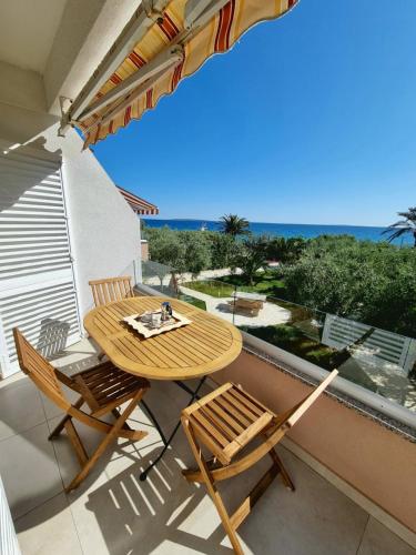 2 bedrooms, 4 beds