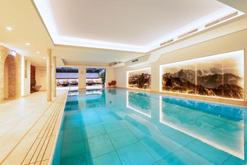 Swimming pool, Hotel Garni Schellenberg in Oberstdorf