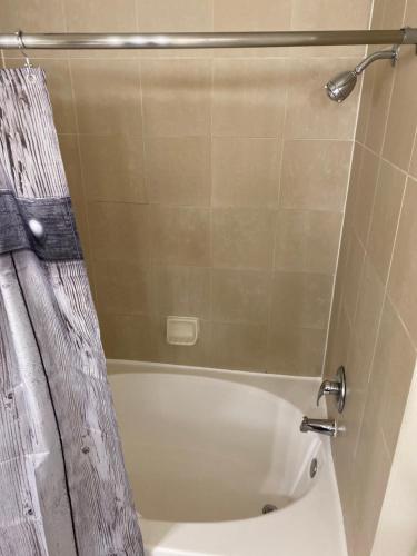 Western Meets Modern- Spacious 2Bdrm Apmnt Galleria/MedCentr/Downtown