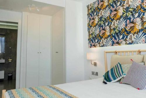 Marine and Chrome Sea View Apartment