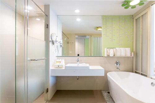 room detail thumbnail 2