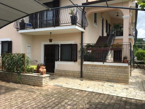  Apartments Doris in Nova Vas