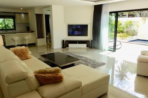 3 Bedroom Luxury Pool Villa Flora
