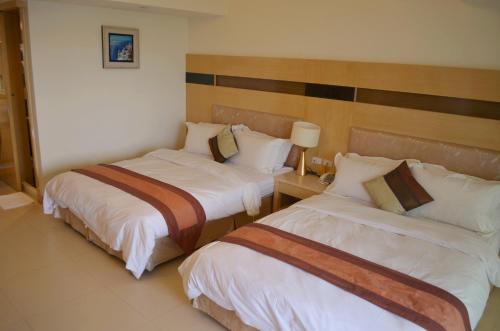 Quadruple Room with Balcony and Sea View image 7