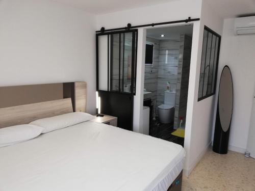 Deluxe Apartment room in Parque VII Solo Familias Serviplaya