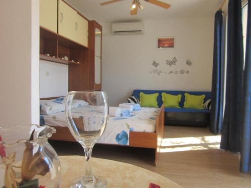 Studio Apartment with Sea View room in Studio Apartment in Hvar Town with Sea View Balcony Air Conditioning Wi-Fi (3666-1)
