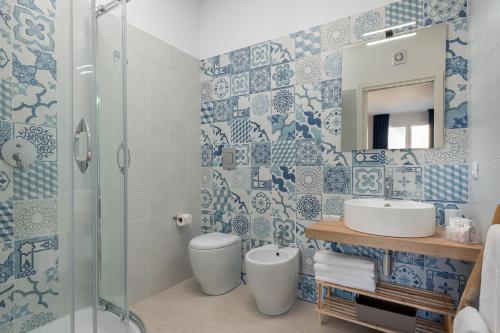 Double or Twin Room with Balcony image 8