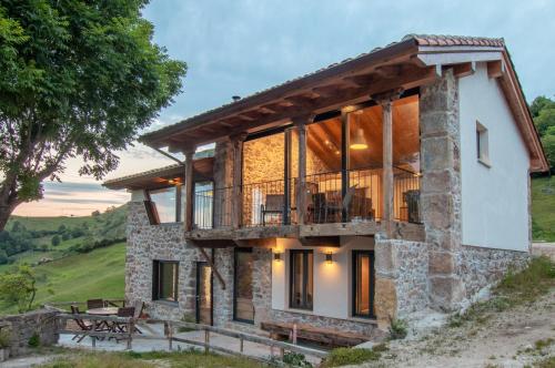  Pulieru - Picos de Europa views, designed for all seasons, Pension in Cangas de Onís