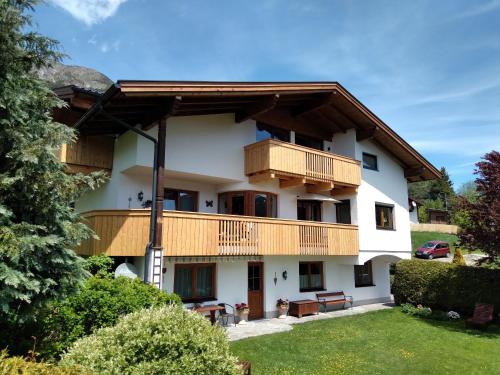 Landhaus Kirchmair - Apartment - Telfes im Stubai
